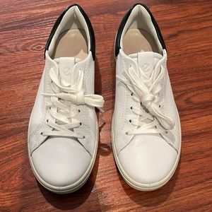 Women’s ECCO brand low top shoes
